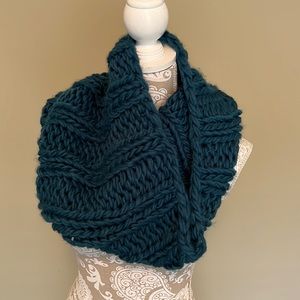 NWT Infinity chunky scarf Teal